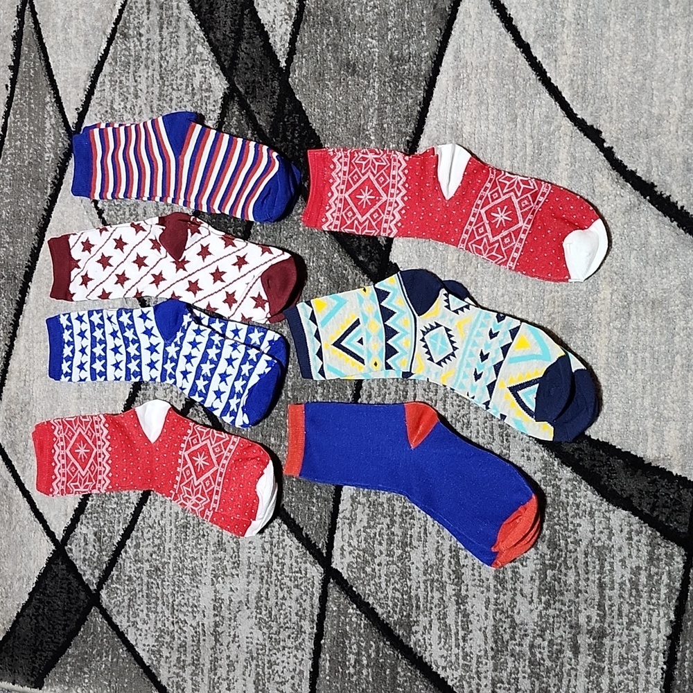VINTAGE MULTI-COLOR BOLD PATTERNS CREW SOCKS BUNDLE